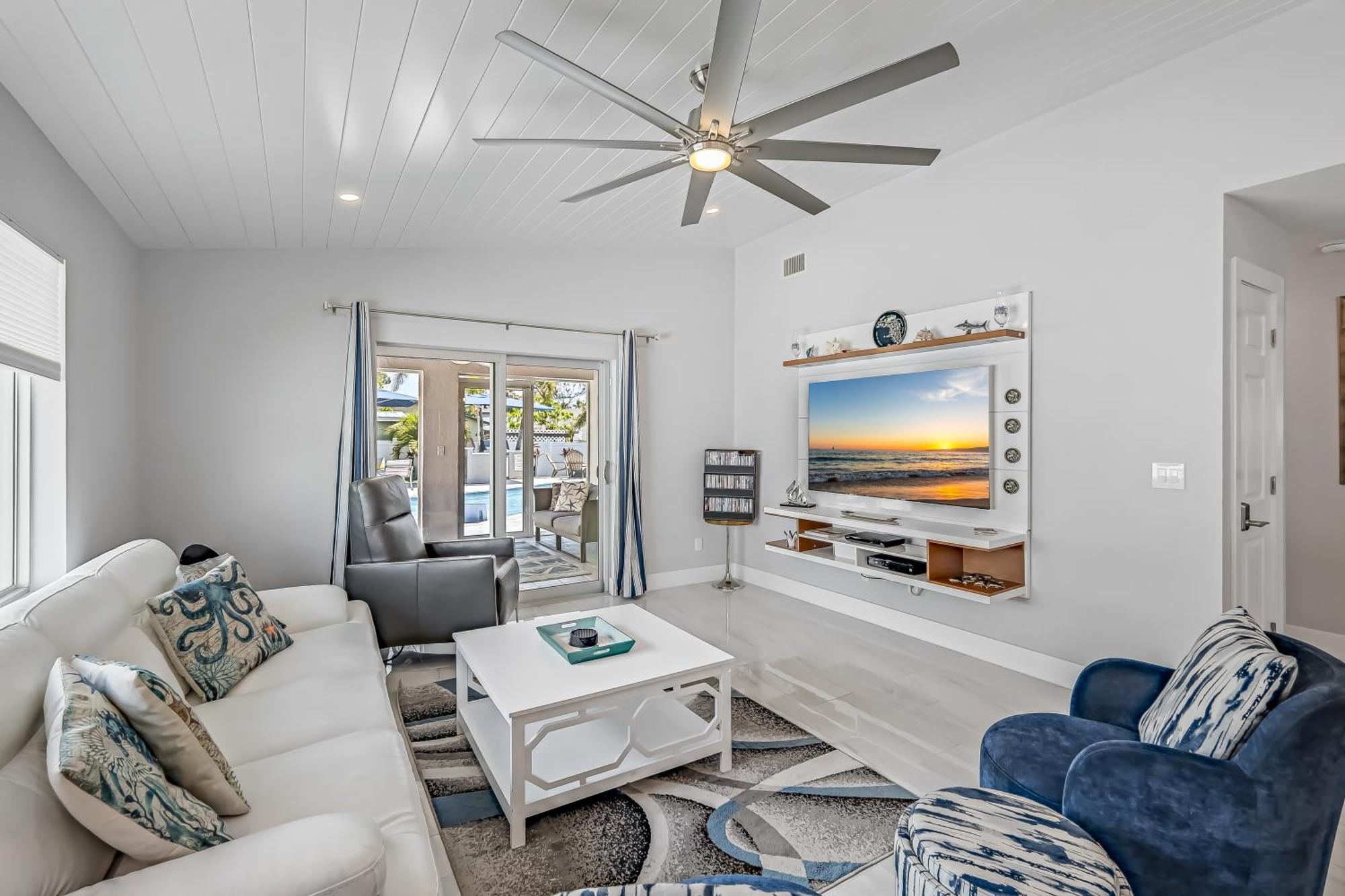 Ocean Pearl Luxury - 1 Mile To The Beach! - Salt Water Pool - Southern Exposure