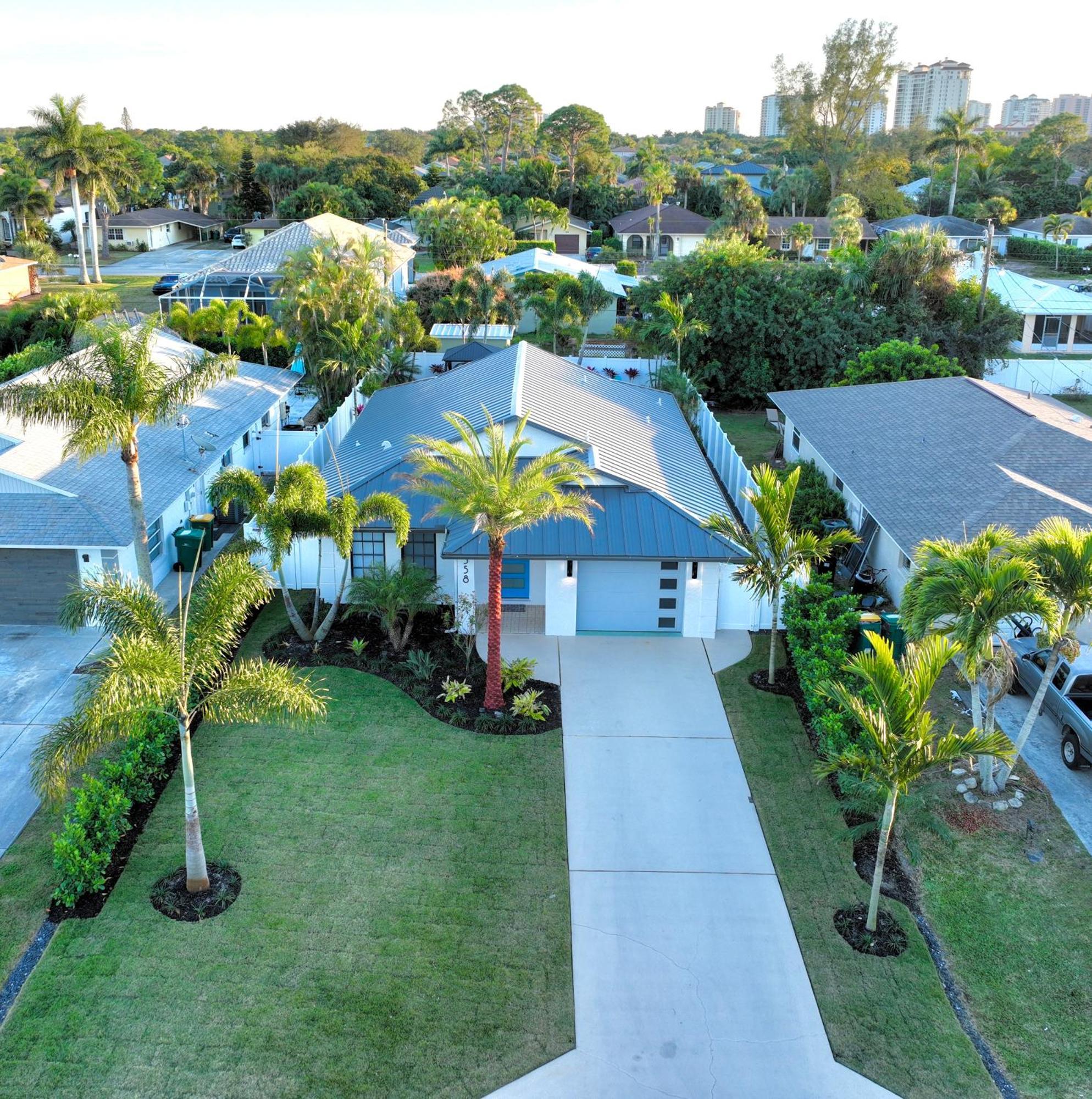 Ocean Pearl Luxury - 1 Mile To The Beach! - Salt Water Pool - Southern Exposure *