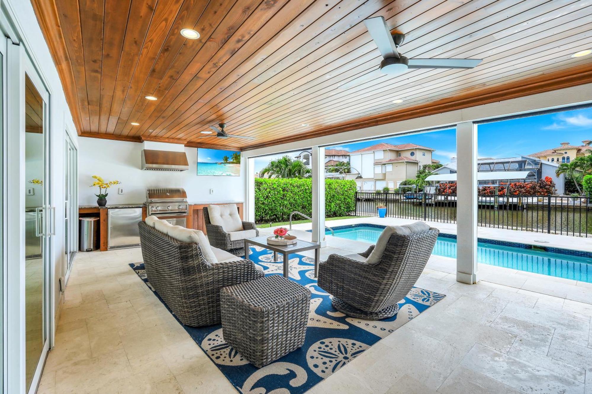 Holiday home Life - Less Than 1 Mile To Vanderbilt Beach! - On The Water