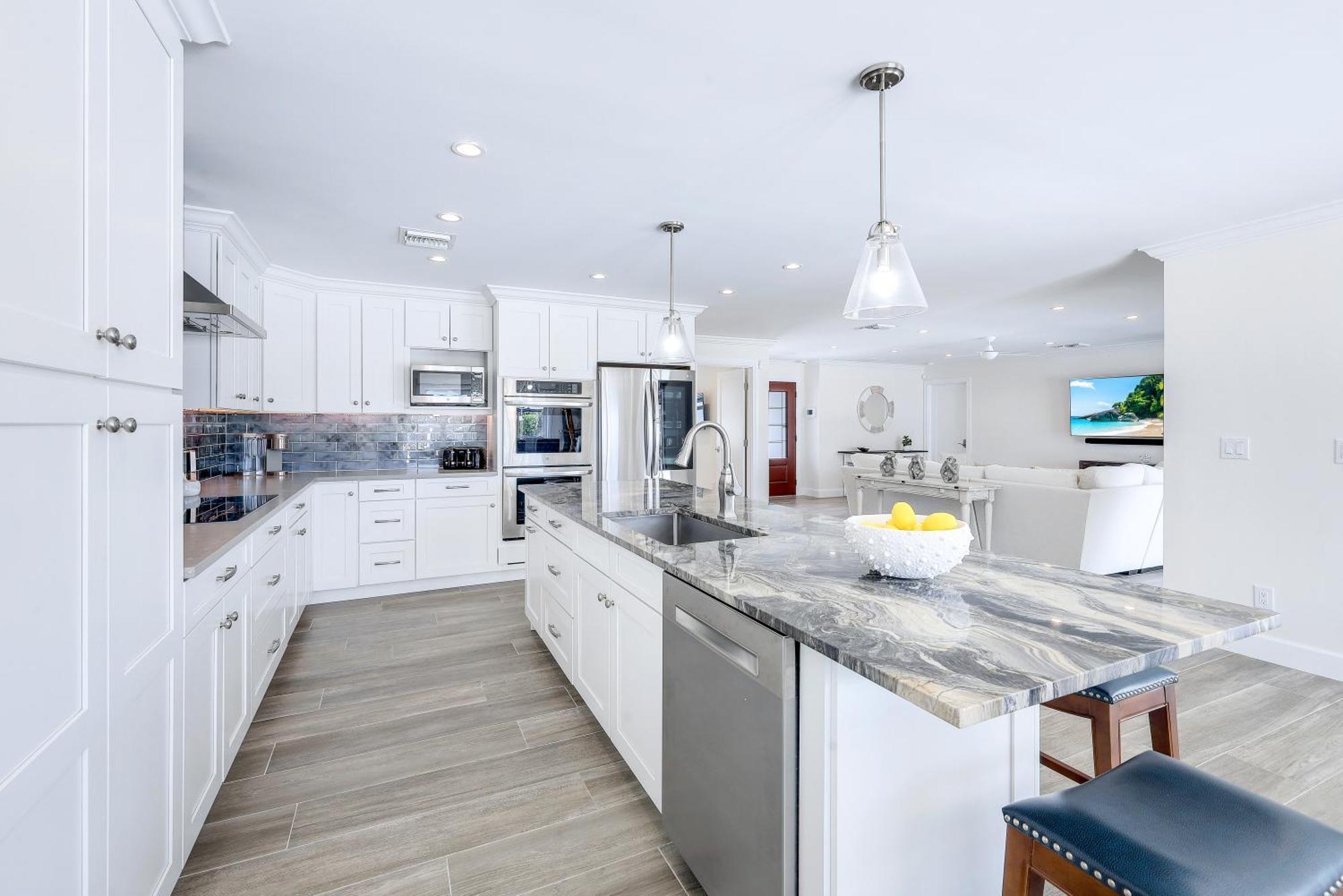 Life - Less Than 1 Mile To Vanderbilt Beach! - On The Water Naples