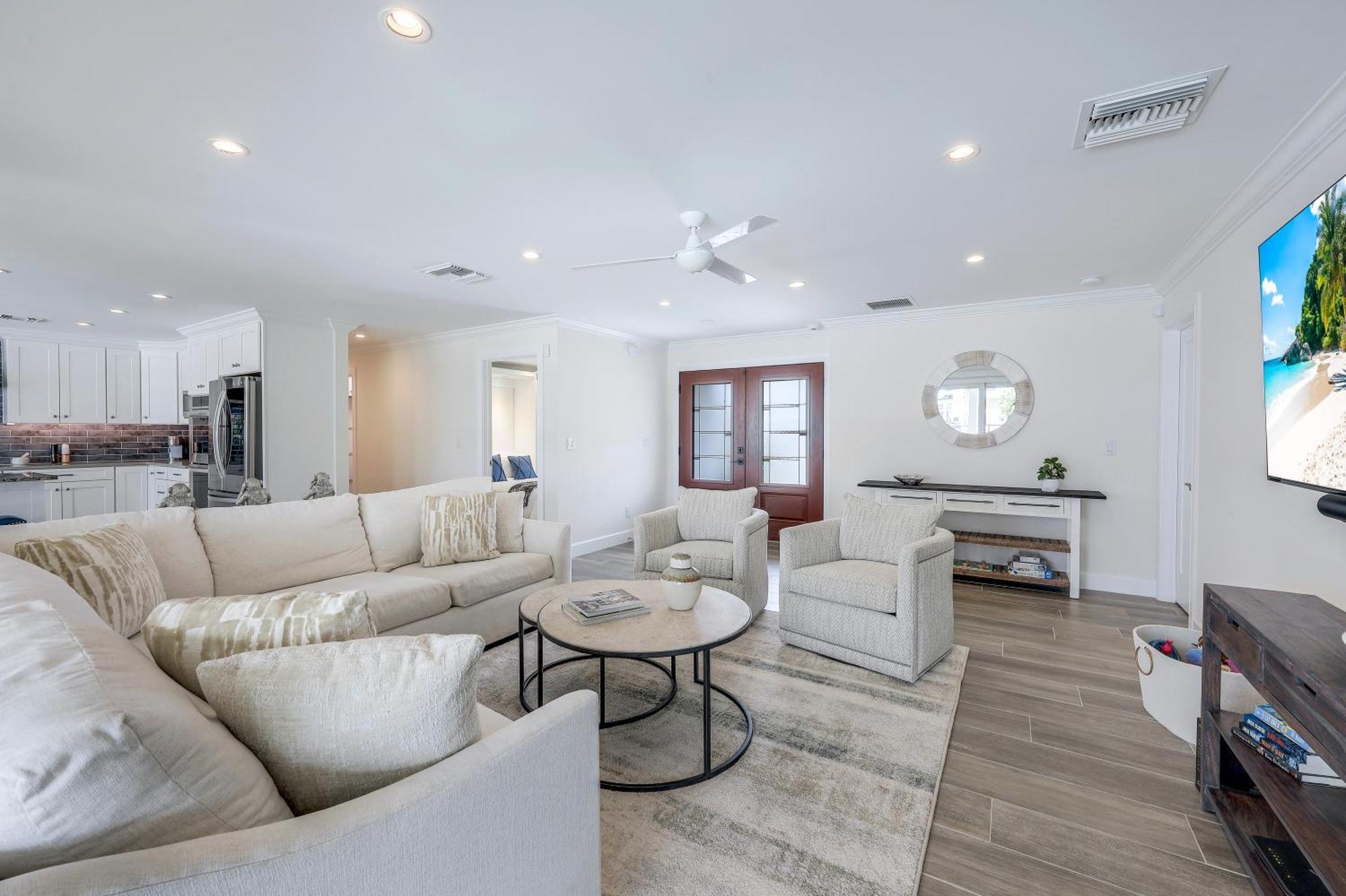 Life - Less Than 1 Mile To Vanderbilt Beach! - On The Water Holiday home