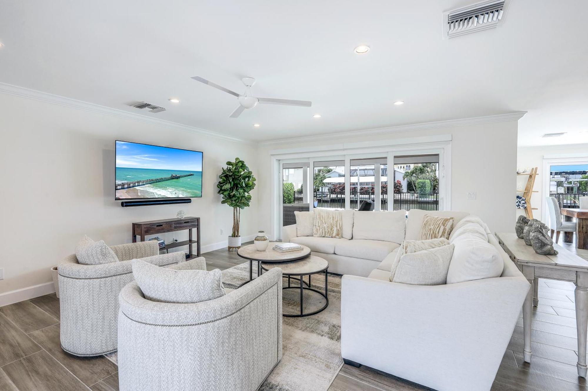 Holiday home Life - Less Than 1 Mile To Vanderbilt Beach! - On The Water