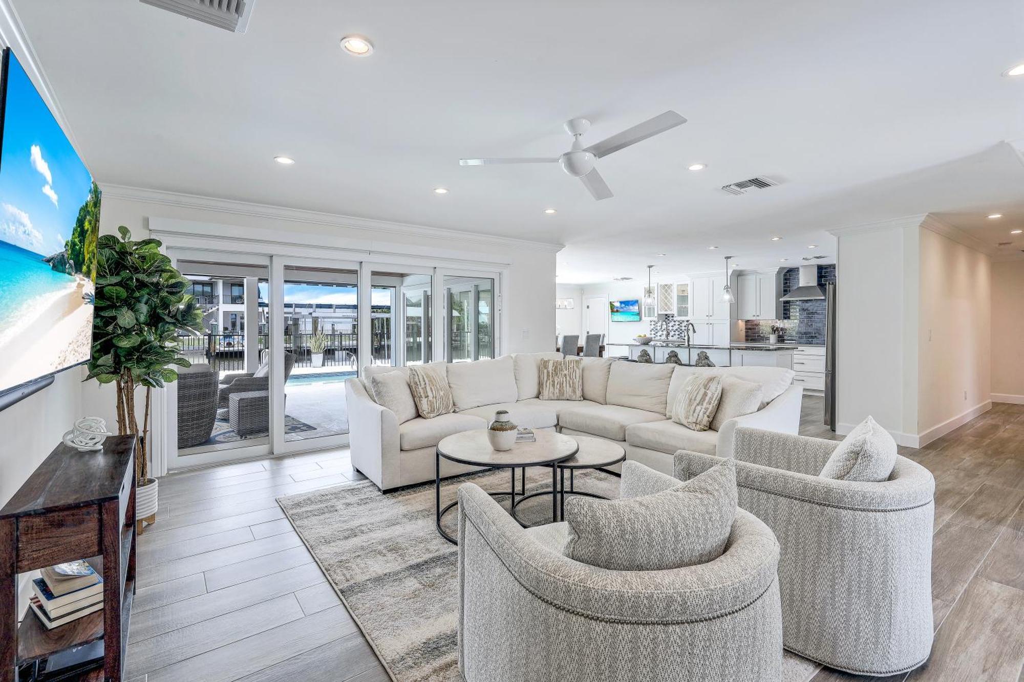 Holiday home Life - Less Than 1 Mile To Vanderbilt Beach! - On The Water *