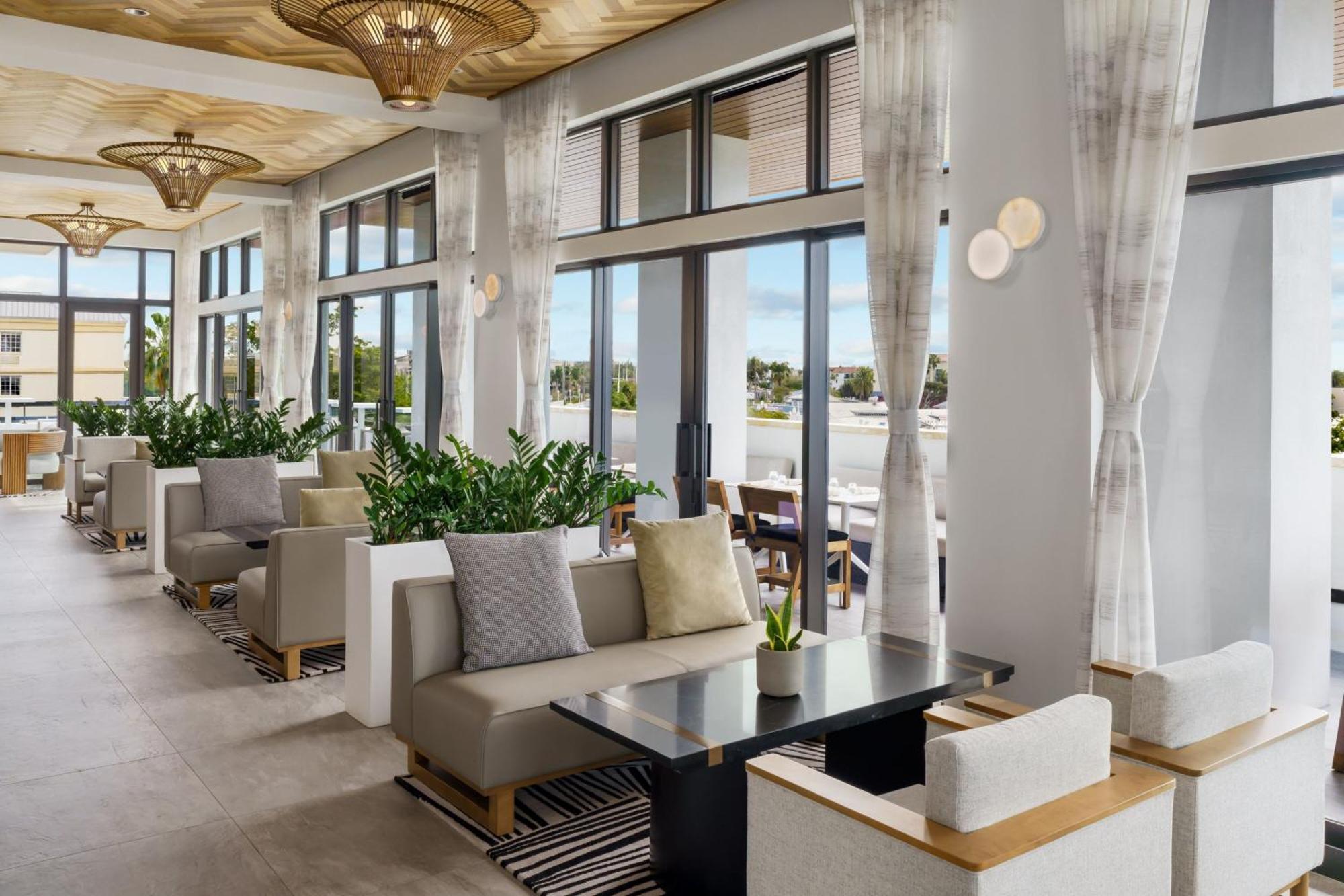 Ac By Marriott 5th Avenue 4* Naples