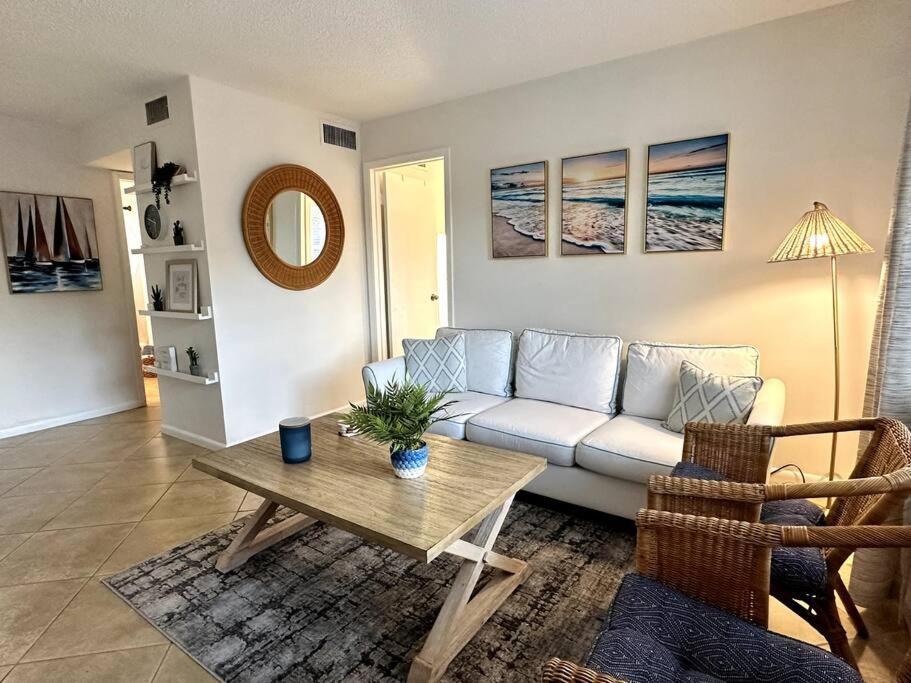 Renovated Cozy In Apartment *