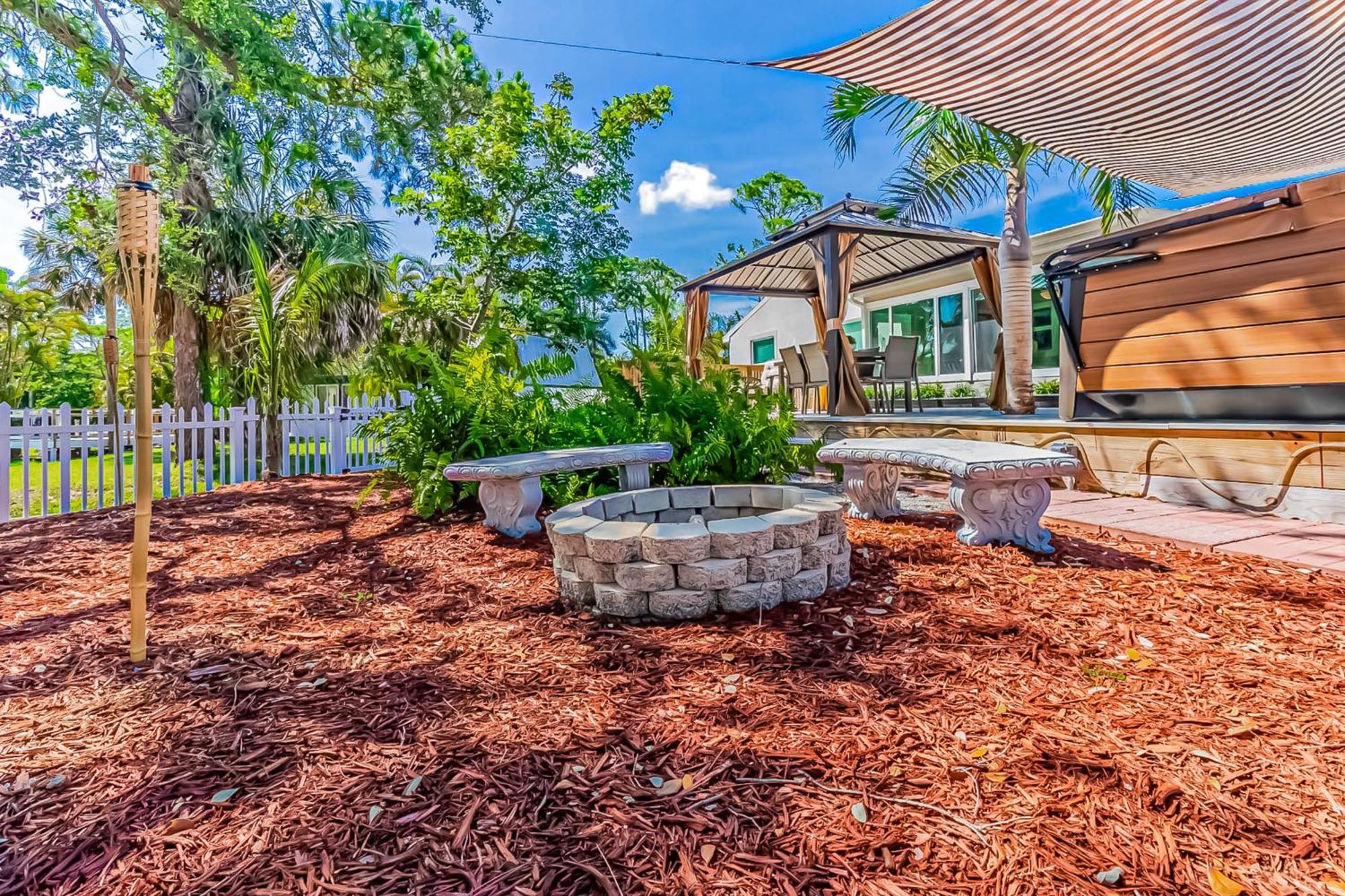 Tranquil Lakeside Haven Naples