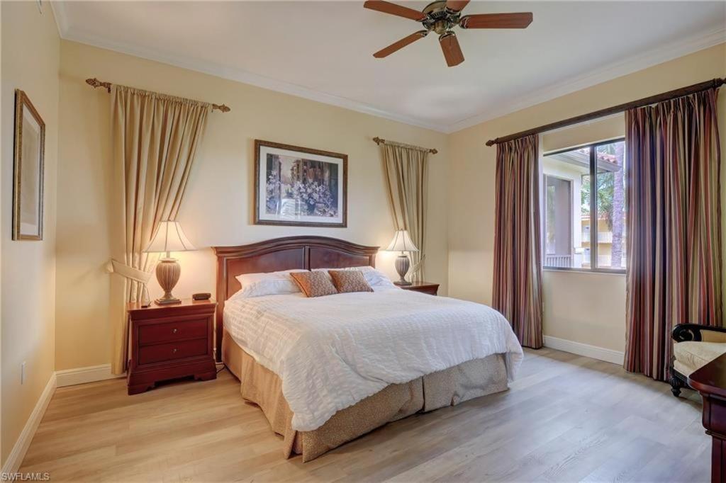 Beautiful In Naples! Apartment