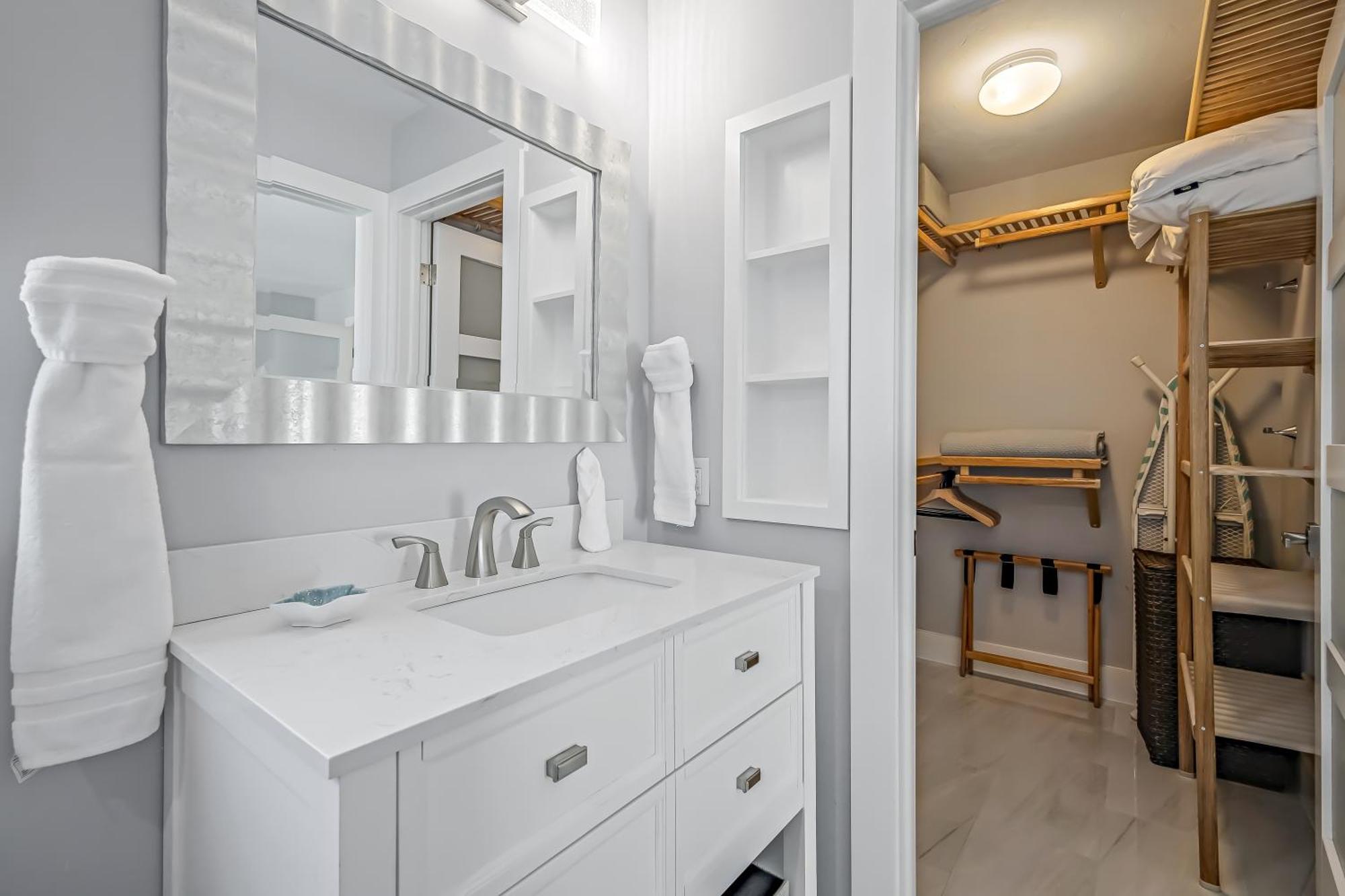 Ocean Pearl Luxury - 1 Mile To The Beach! - Salt Water Pool - Southern Exposure Holiday home *