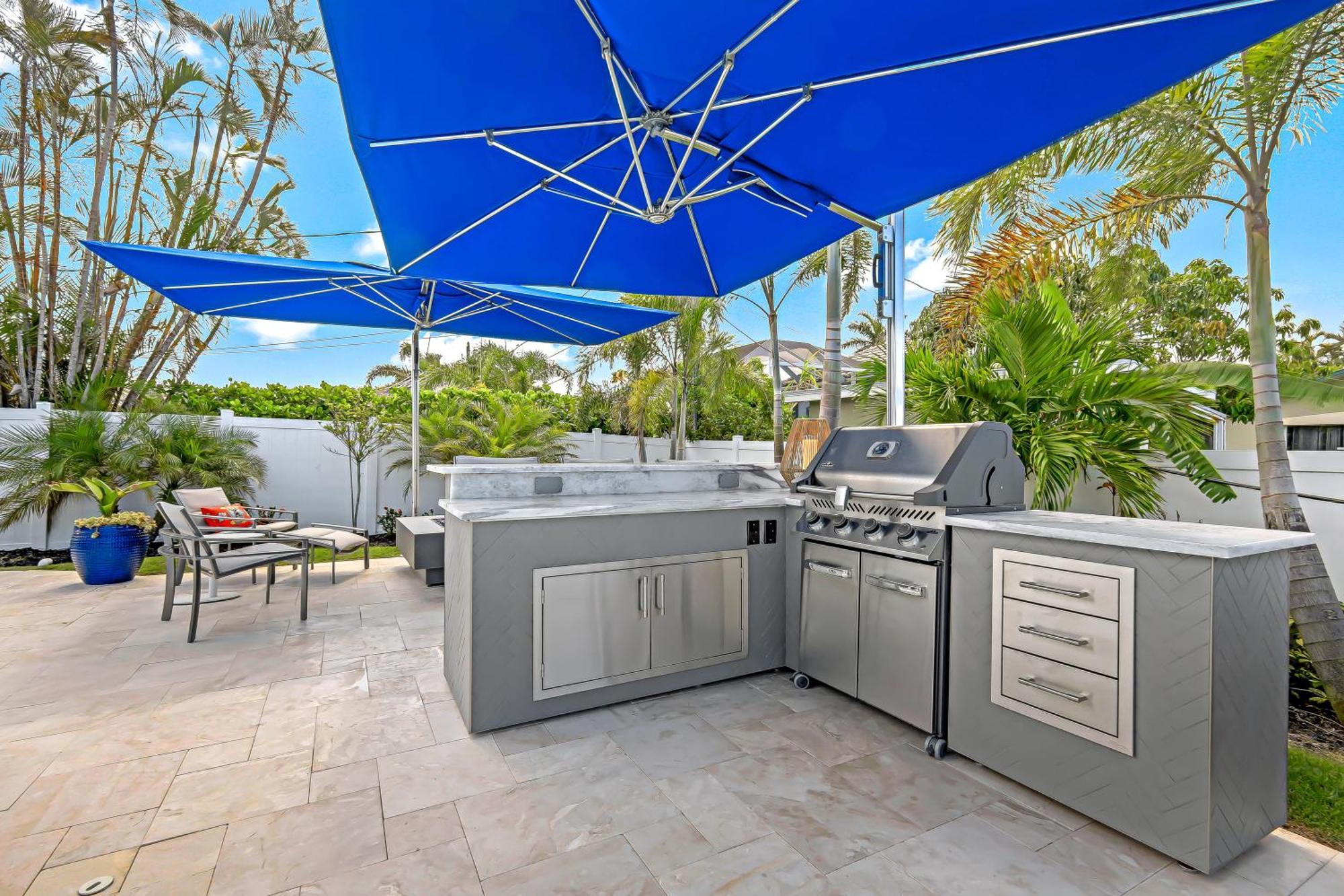Ocean Pearl Luxury - 1 Mile To The Beach! - Salt Water Pool - Southern Exposure Naples