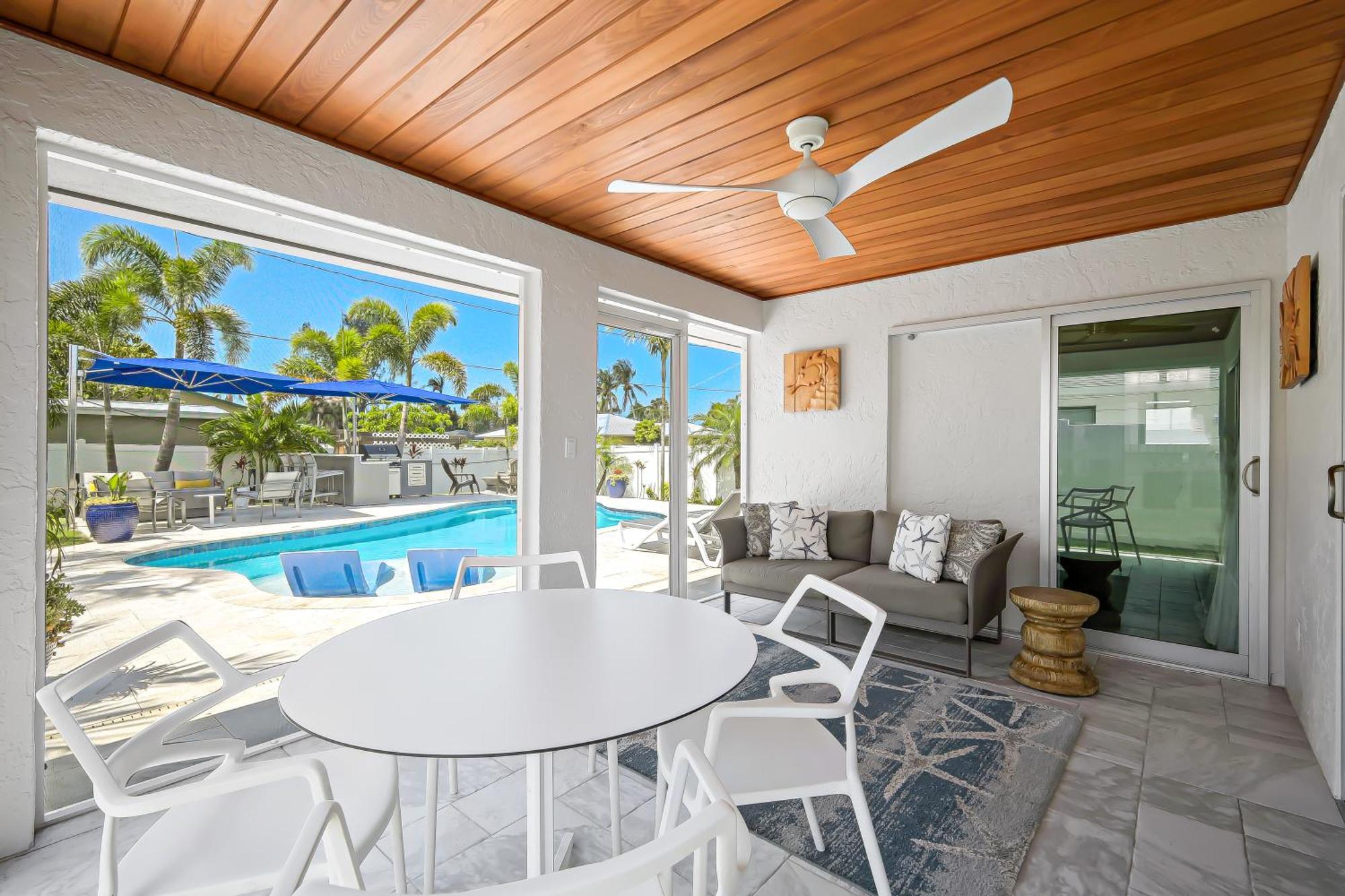 Ocean Pearl Luxury - 1 Mile To The Beach! - Salt Water Pool - Southern Exposure *