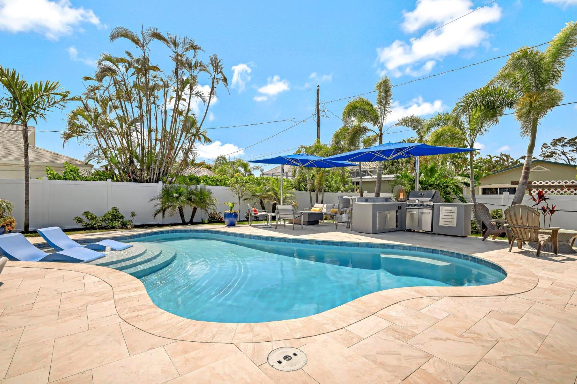 Ocean Pearl Luxury - 1 Mile To The Beach! - Salt Water Pool - Southern Exposure * Naples