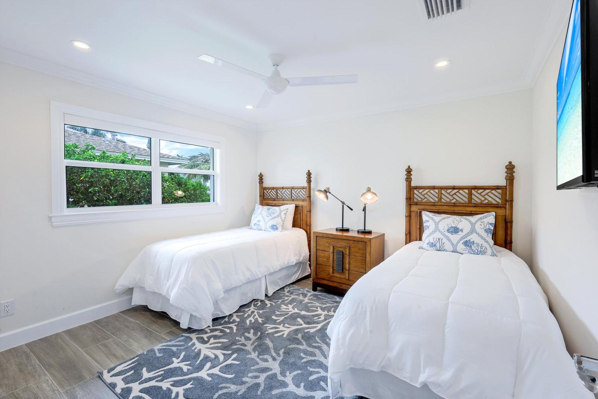 Life - Less Than 1 Mile To Vanderbilt Beach! - On The Water * Naples
