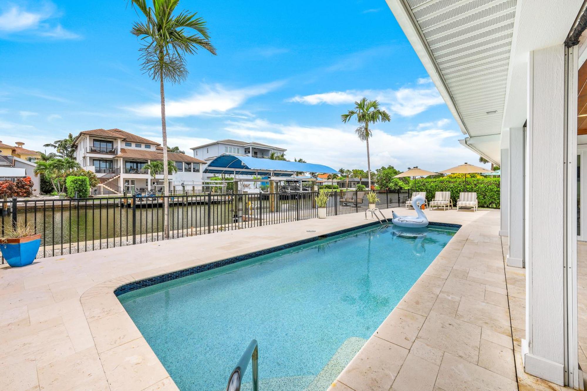 Life - Less Than 1 Mile To Vanderbilt Beach! - On The Water