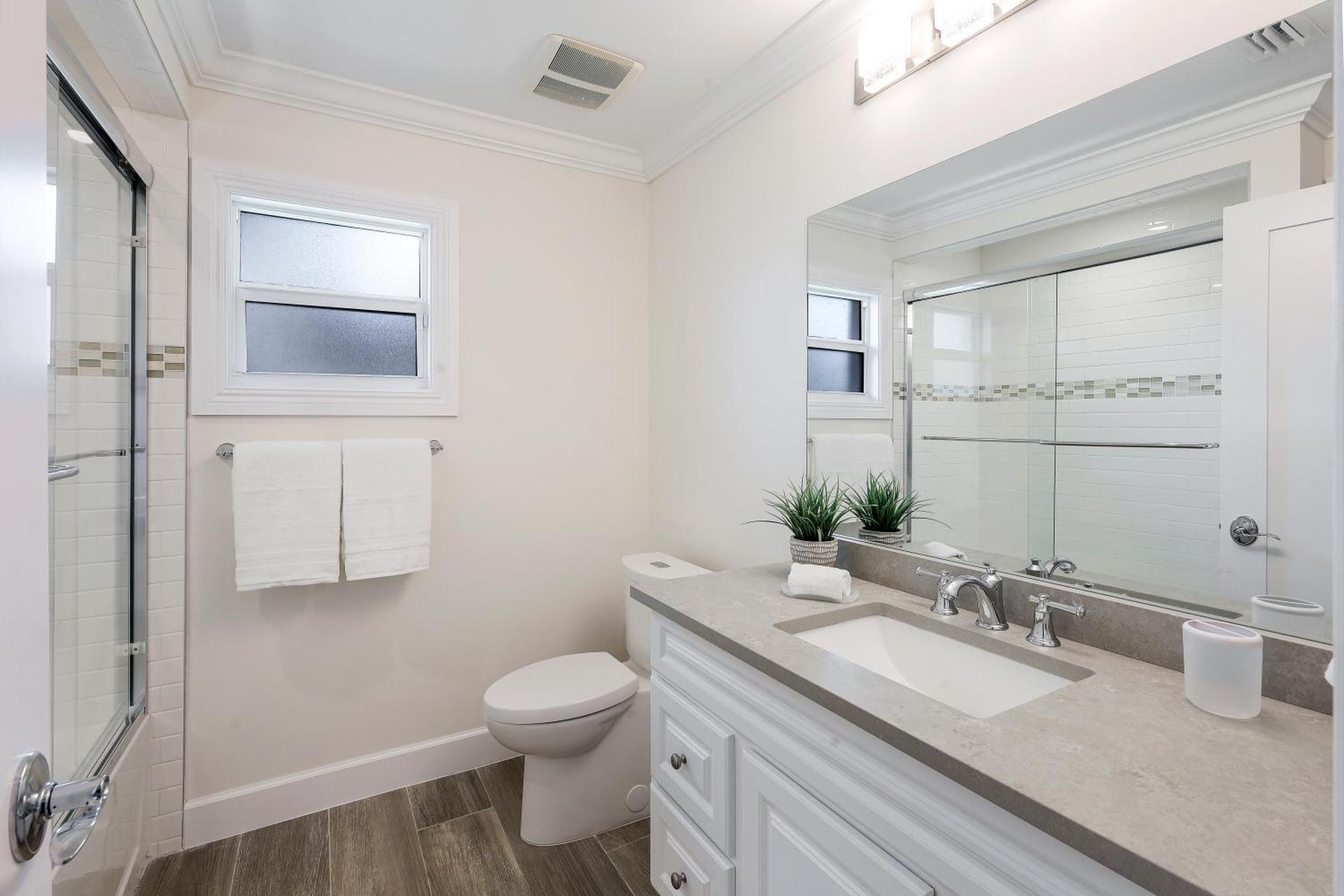 Life - Less Than 1 Mile To Vanderbilt Beach! - On The Water Holiday home *