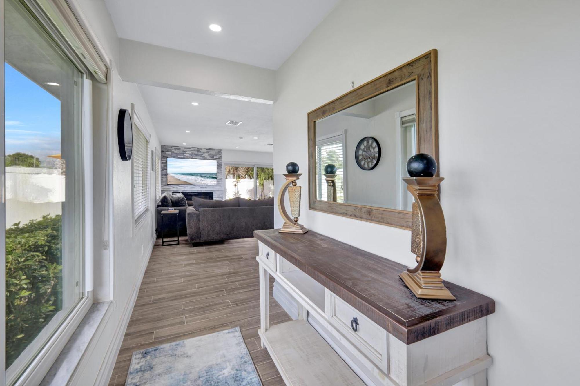 January Sale! Palm Tree Paradise - 1 Mile To The Beach! Beautiful Heated Pool! Holiday home Naples