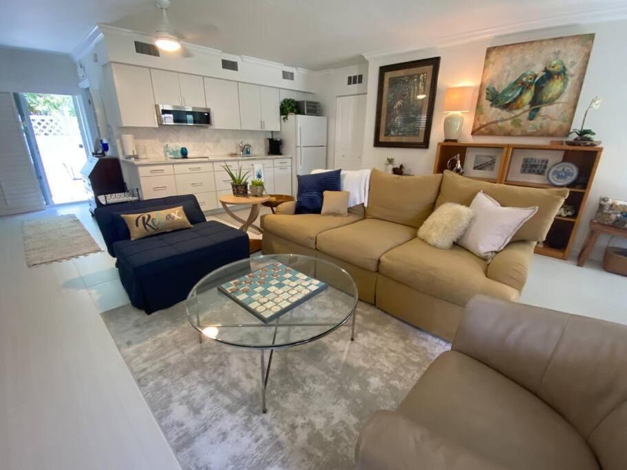 Closest To Vanderbilt Beach, New Remodel, Well Appointed, Bbq, Yard, Very Private Many Extras! * Naples