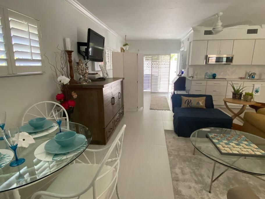 Closest To Vanderbilt Beach, New Remodel, Well Appointed, Bbq, Yard, Very Private Many Extras! *