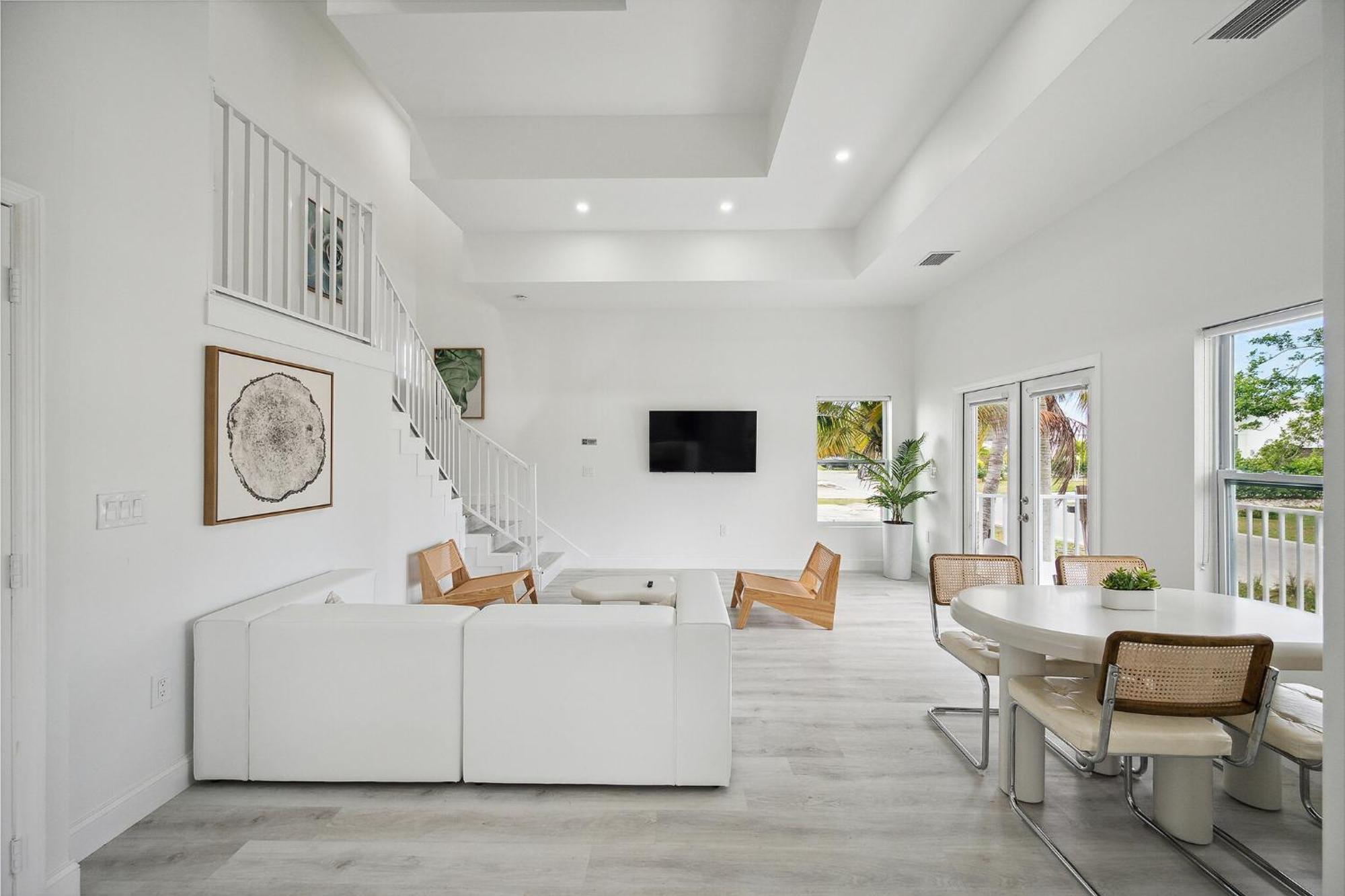 New 2br 2ba Modern Botanical Canvas