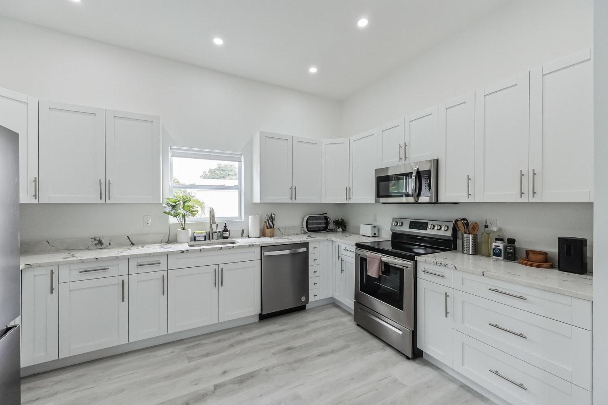 New 2br 2ba Modern Botanical Canvas * Naples