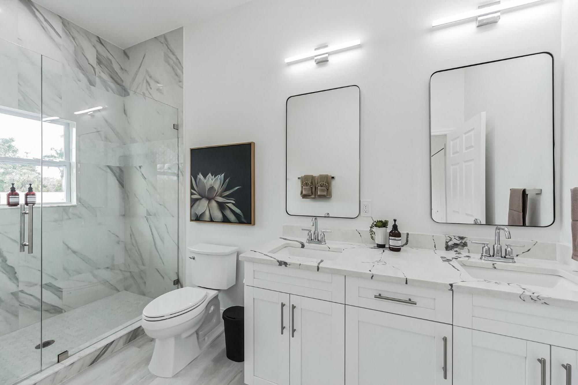 New 2br 2ba Modern Botanical Canvas