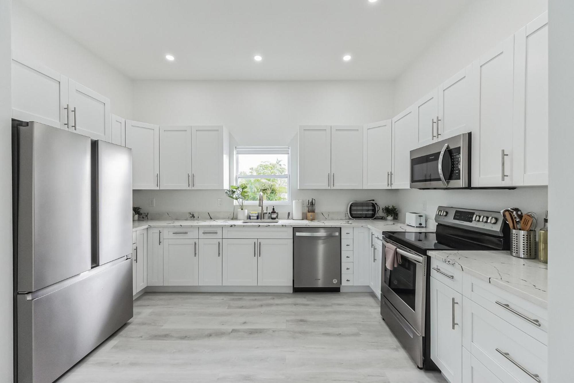 New 2br 2ba Modern Botanical Canvas Naples