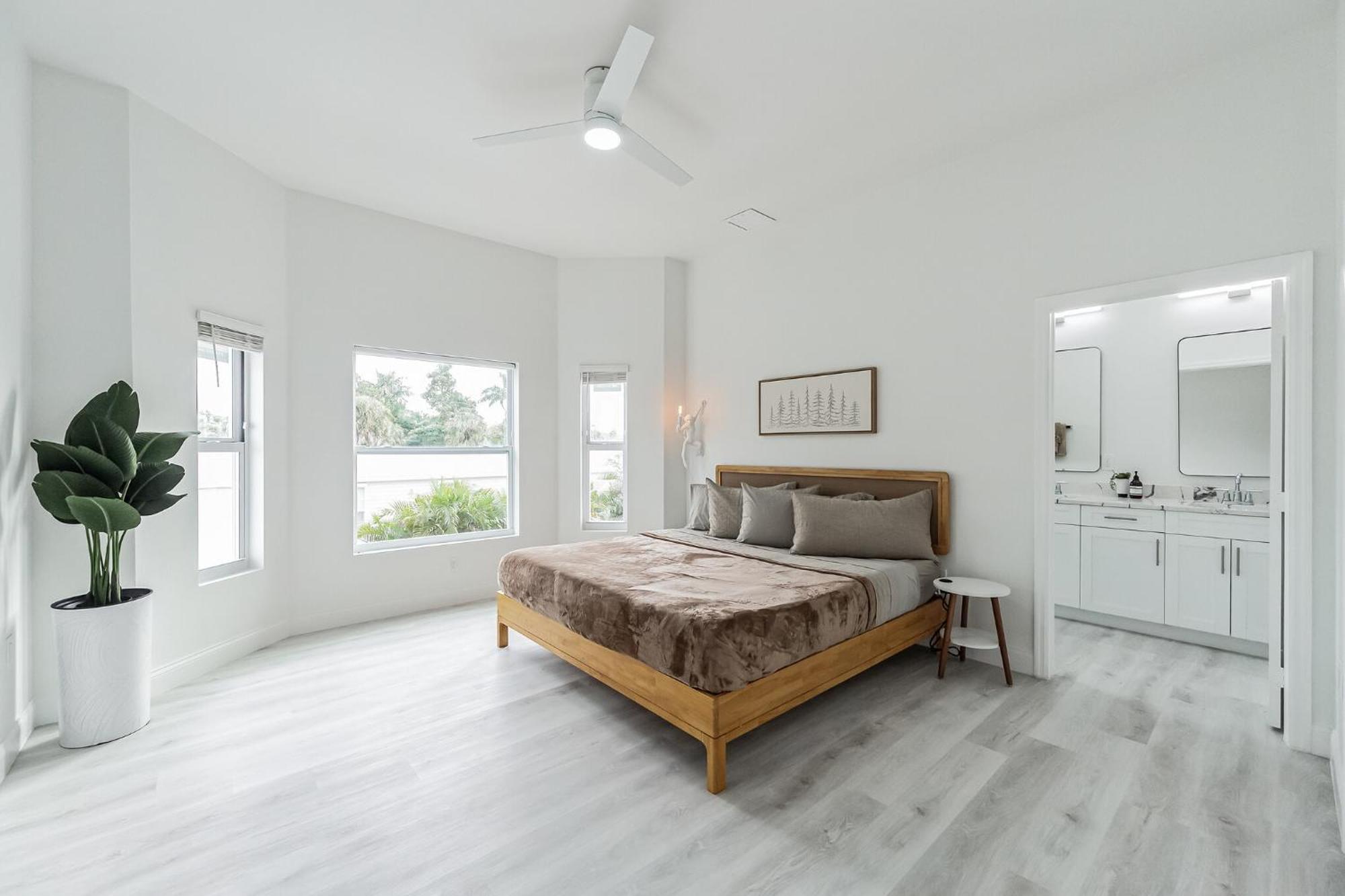 Holiday home New 2br 2ba Modern Botanical Canvas *