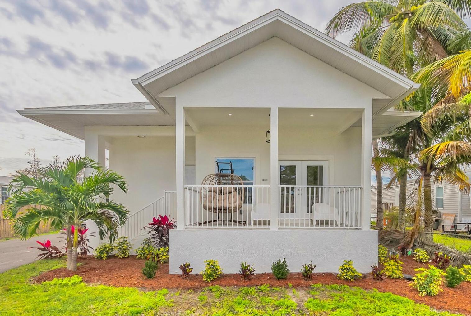New 2br 2ba Modern Botanical Canvas Holiday home *