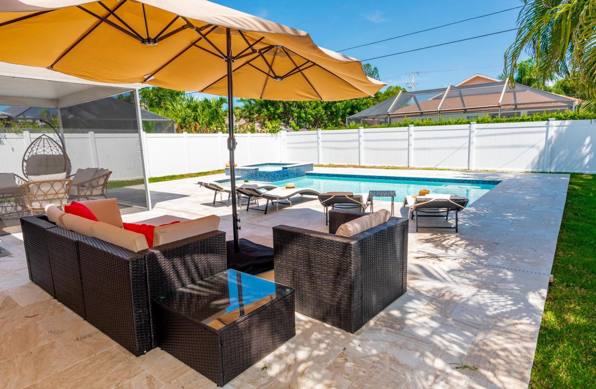 Holiday home Endless Paradise - Brand New Salt Water Pool! Rejuvenate And Relax!