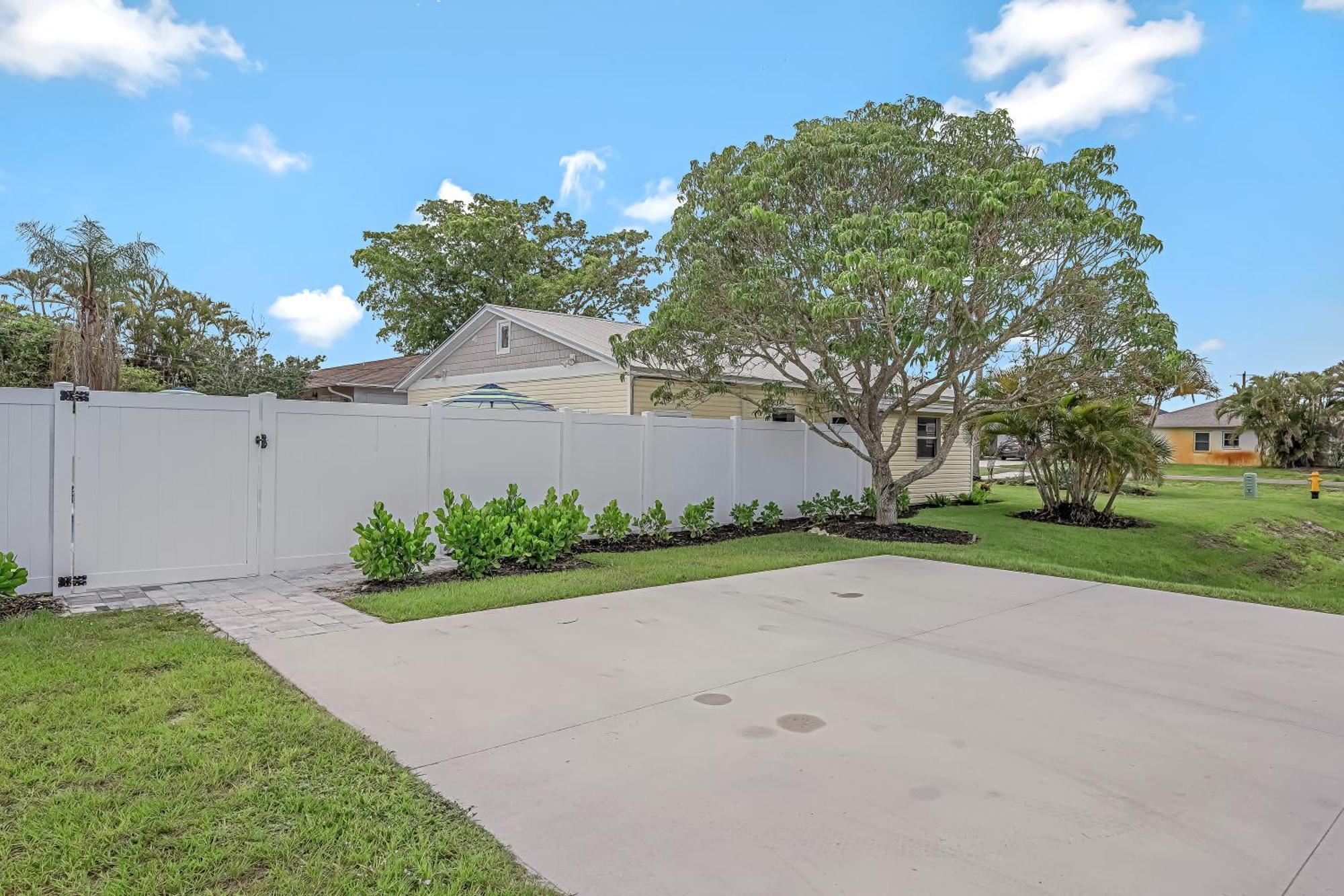 Jan Sale! 1 Mile To The Beach! - Paradise Point-salt Water Pool! Naples