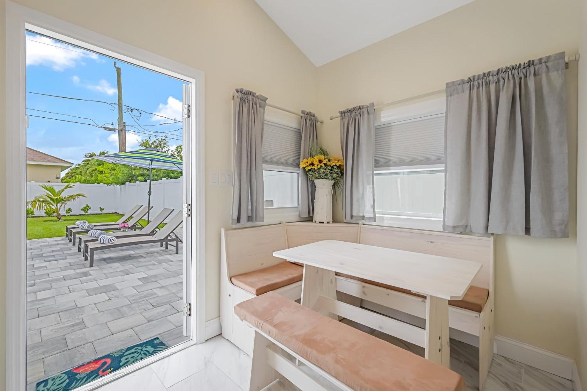 Jan Sale! 1 Mile To The Beach! - Paradise Point-salt Water Pool! Holiday home *