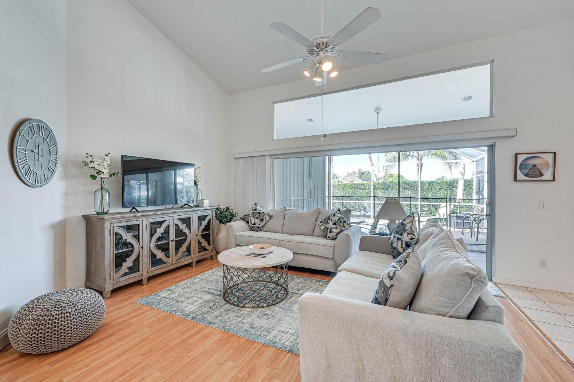Vacation With Heated Private Pool Holiday home *