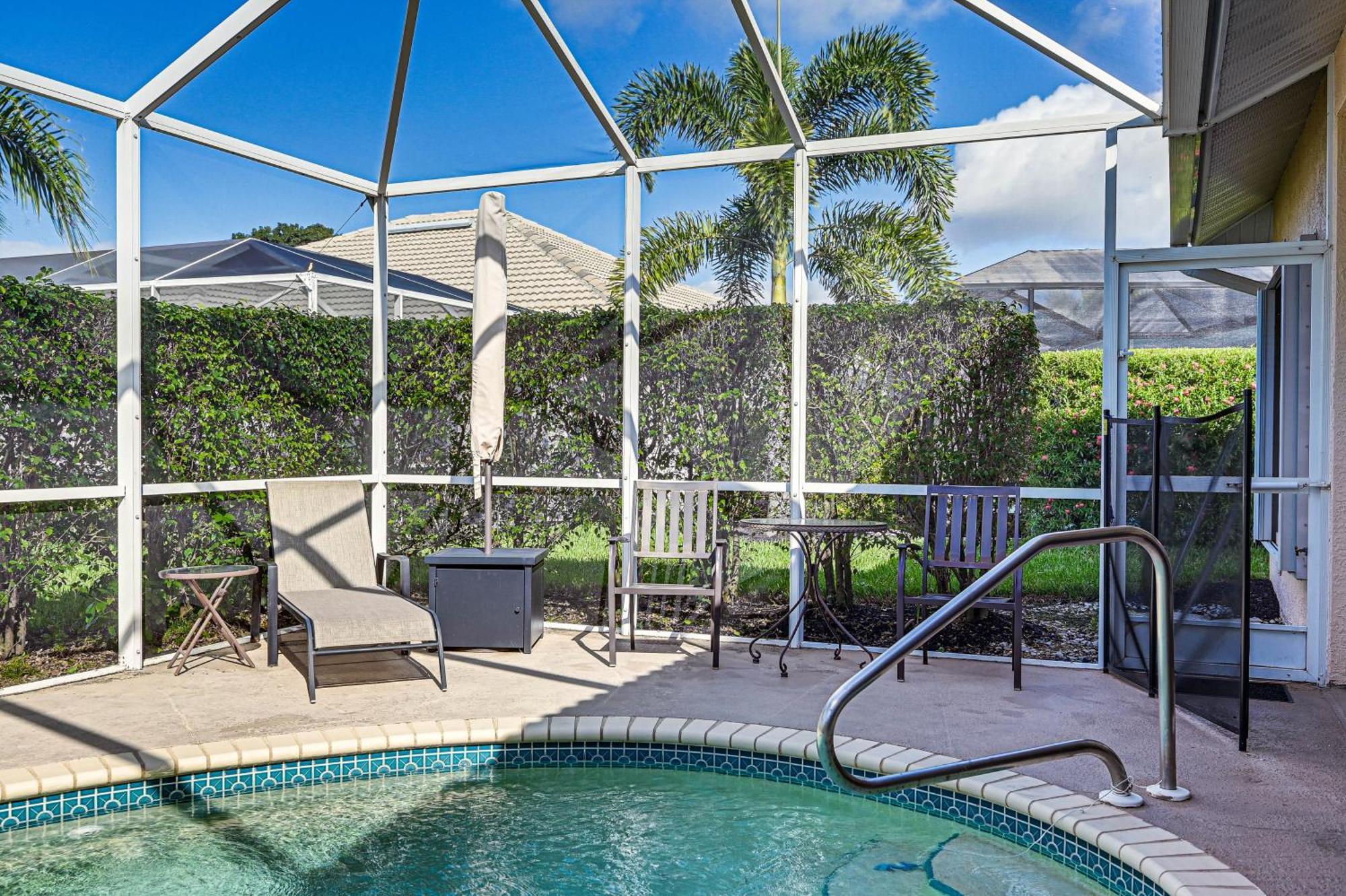 Vacation With Heated Private Pool Holiday home *