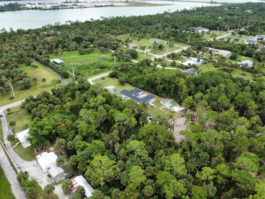 Tranquil Oasis Retreat In Golden Gate Estates * Naples