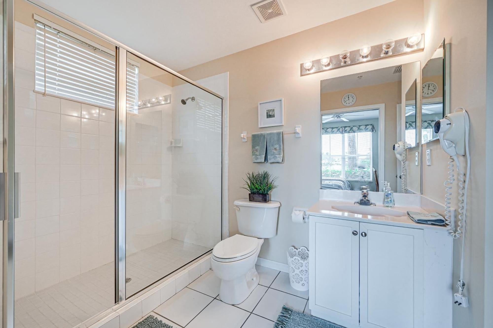 Apartment With Pond Views And Patio - Near Golf! *