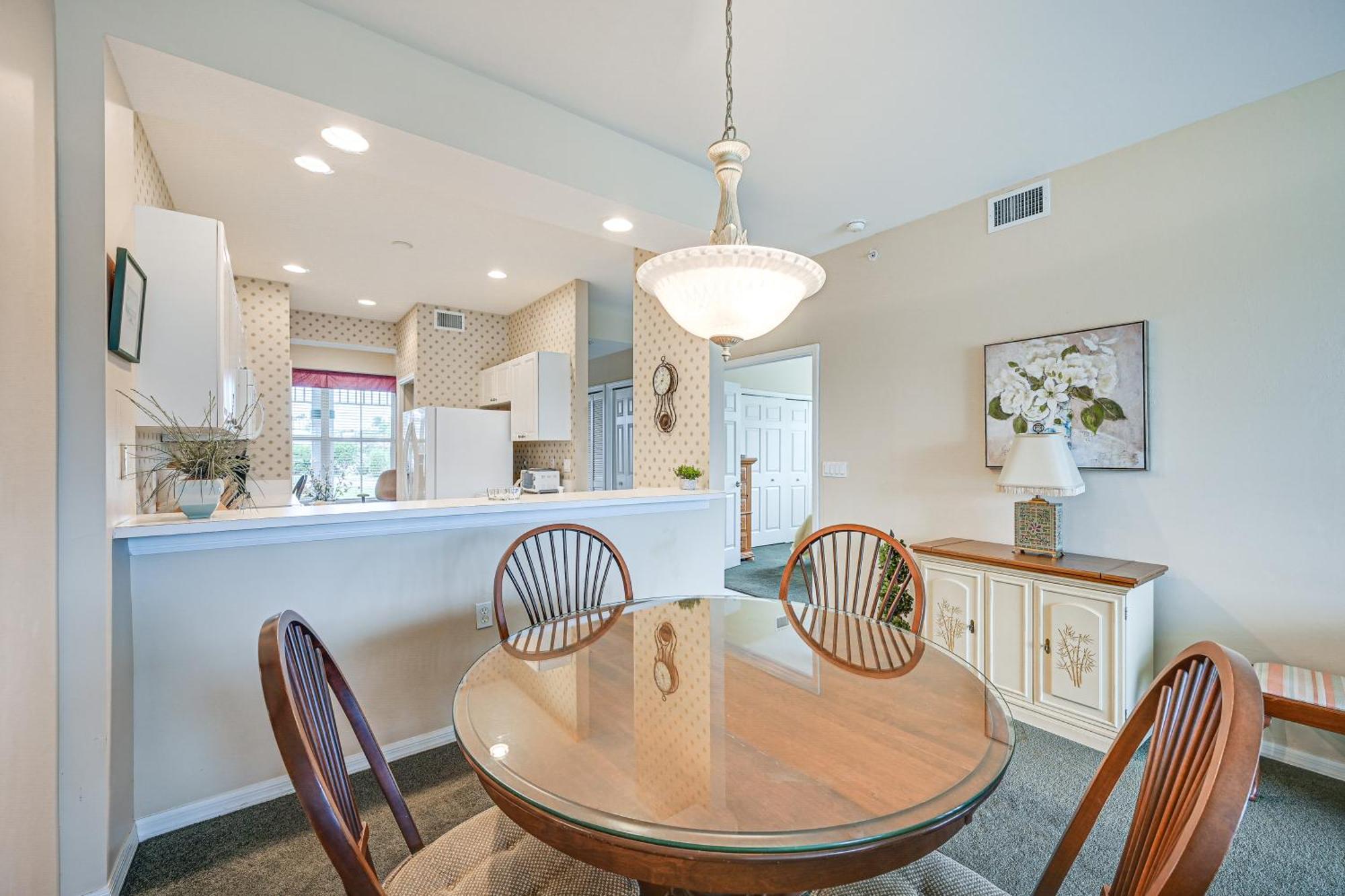 Apartment With Pond Views And Patio - Near Golf! *