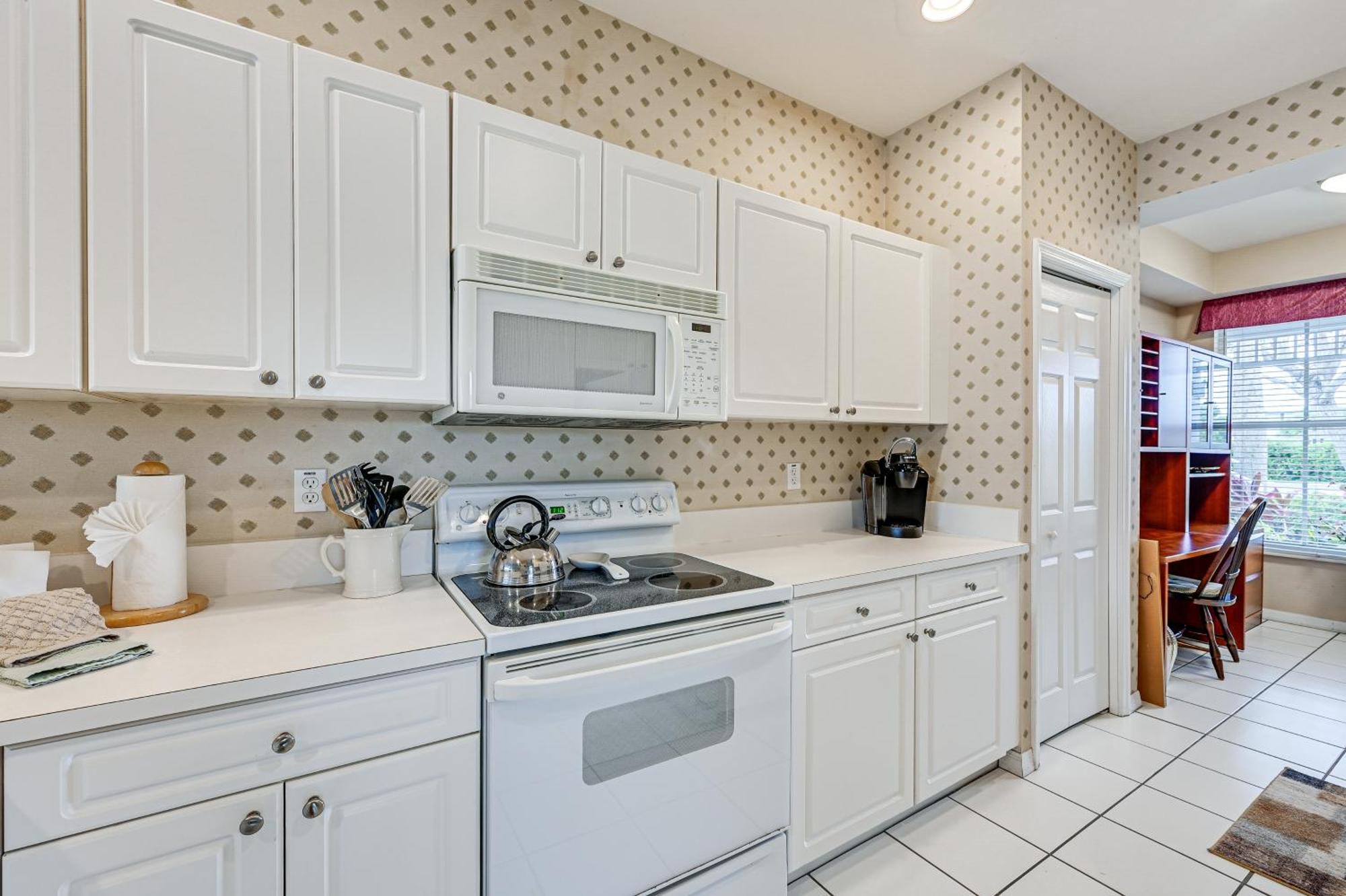 Apartment With Pond Views And Patio - Near Golf!