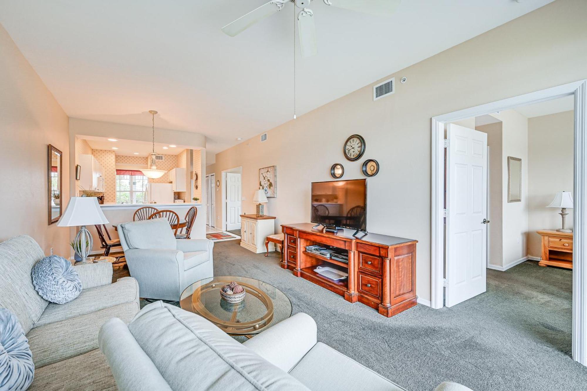 Apartment With Pond Views And Patio - Near Golf!