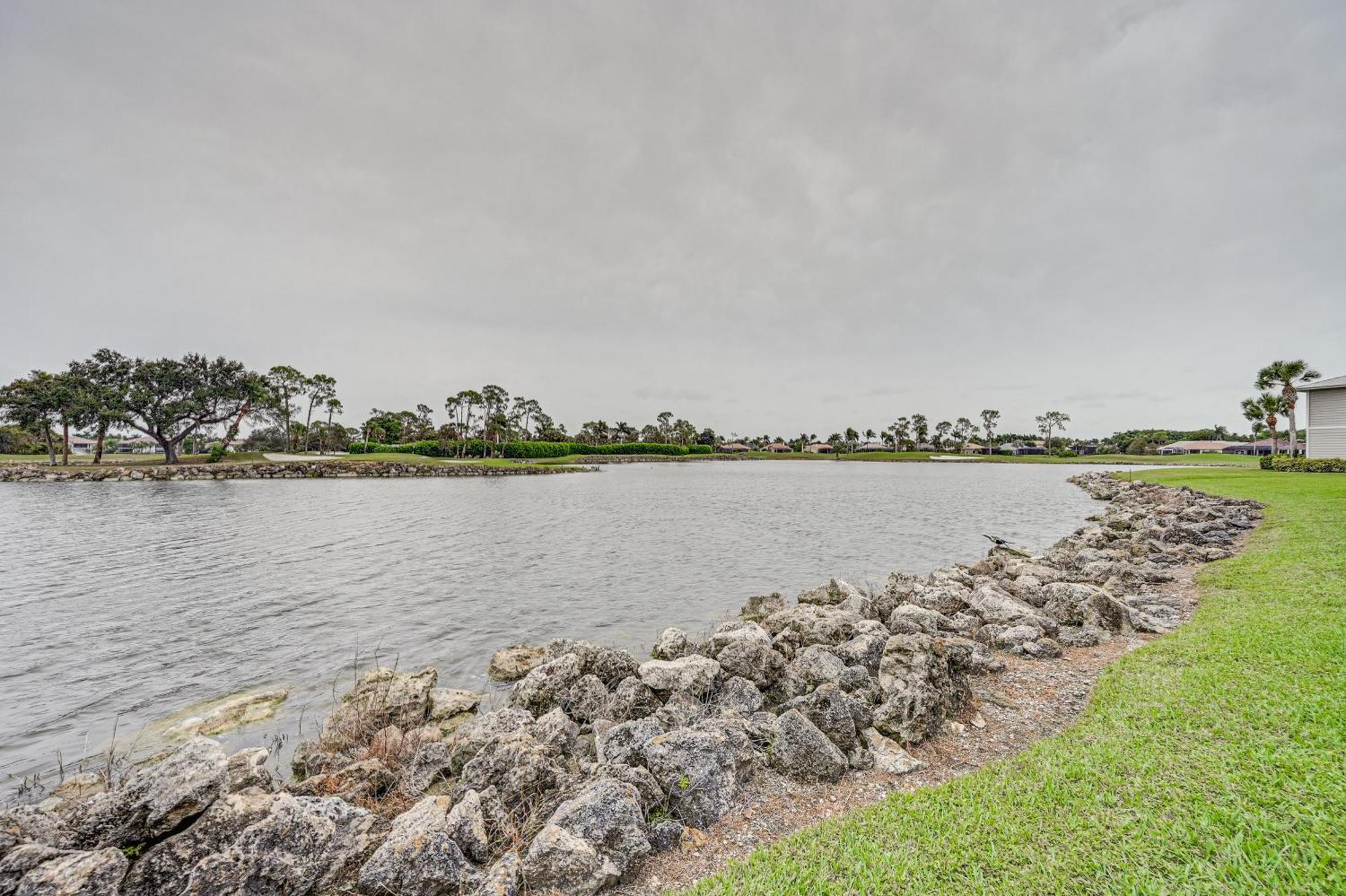 With Pond Views And Patio - Near Golf! Naples