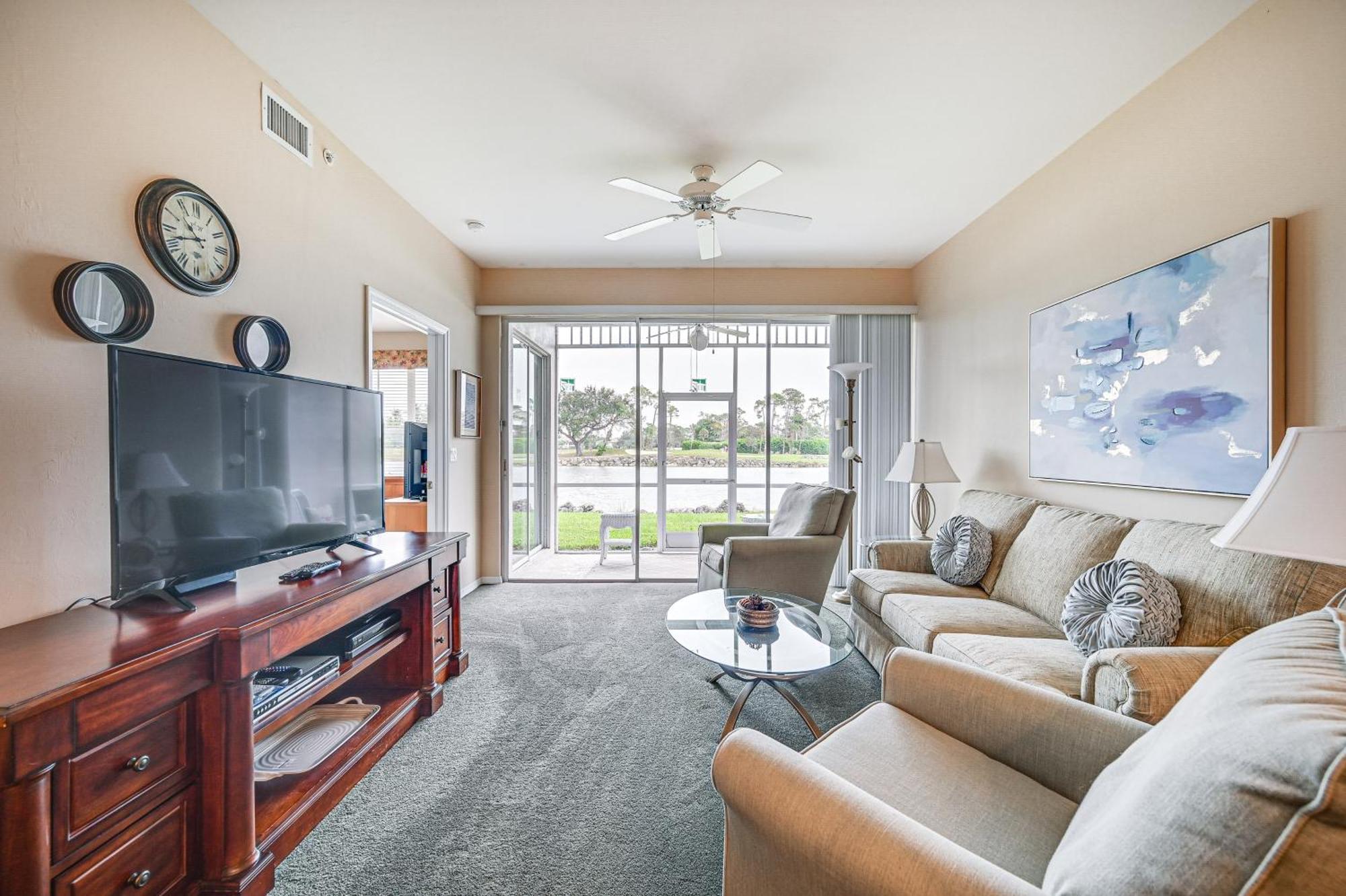 With Pond Views And Patio - Near Golf! Naples