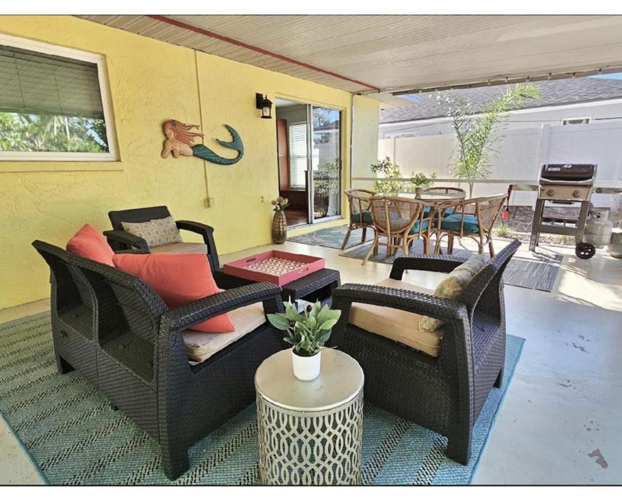 Holiday home Vacation House, Just 3 Min Drive To Beach.