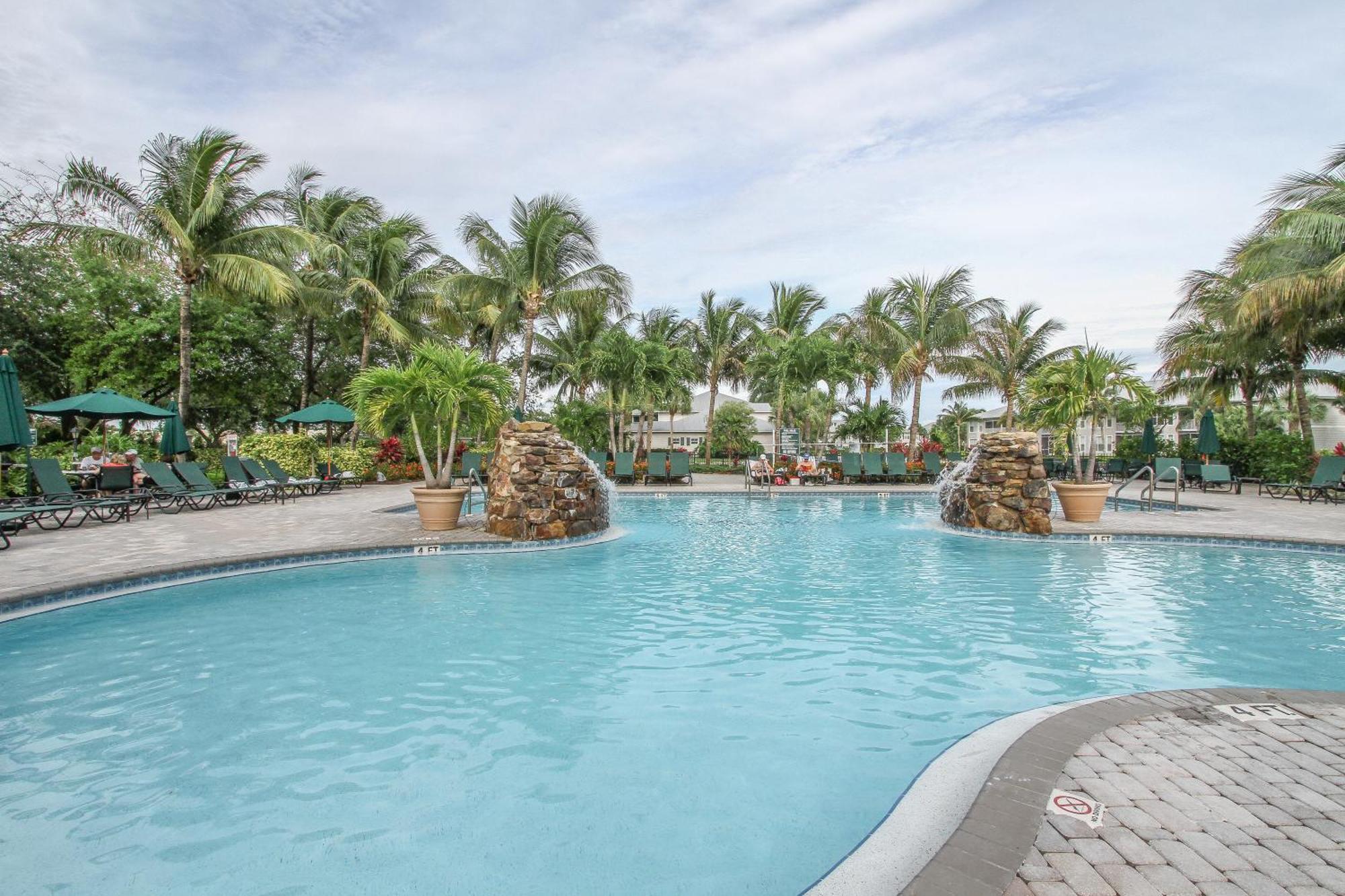 Greenlinks At Lely Luxury White Orchid Fully Renovated Modern 1st Floor 3bdr Golf Apartment *