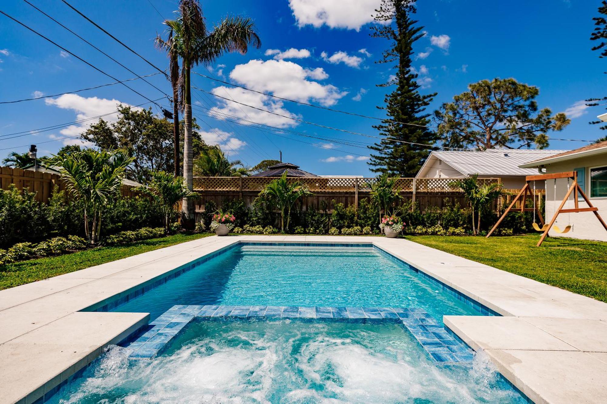 Retreat Bike To Beach! 4 Bed 2 Bath Naples