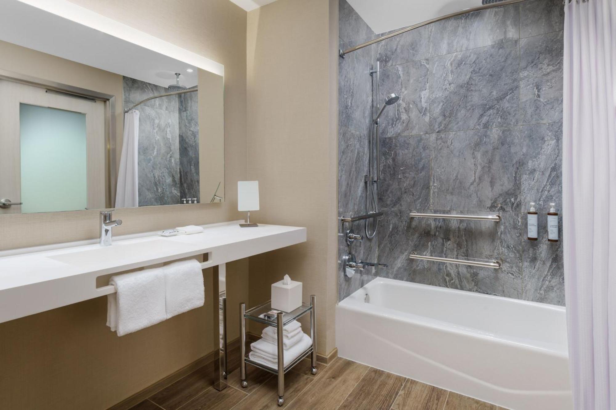 Hotel Ac By Marriott 5th Avenue Naples