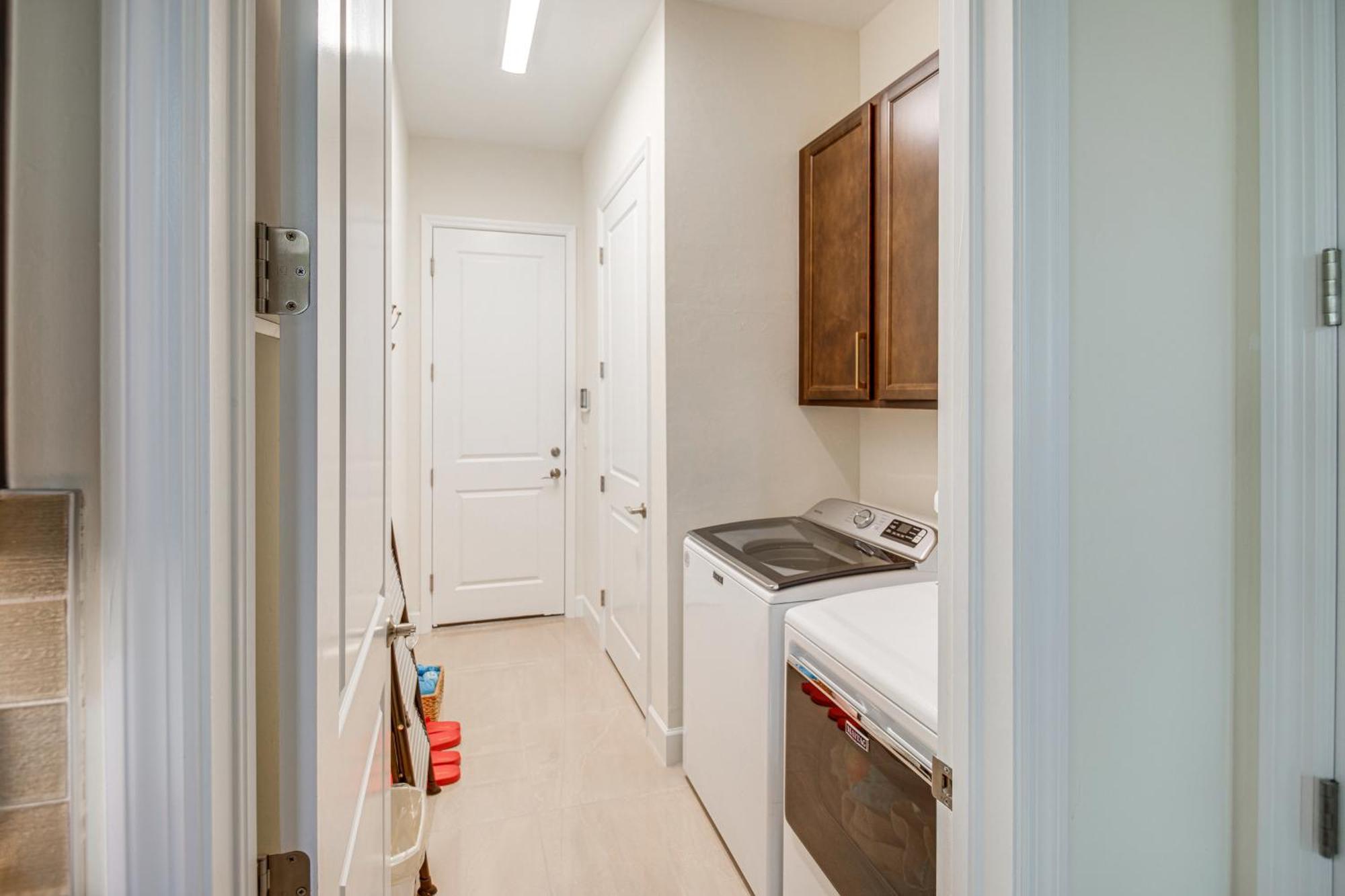 Beautiful Getaway With Pool Access! Naples