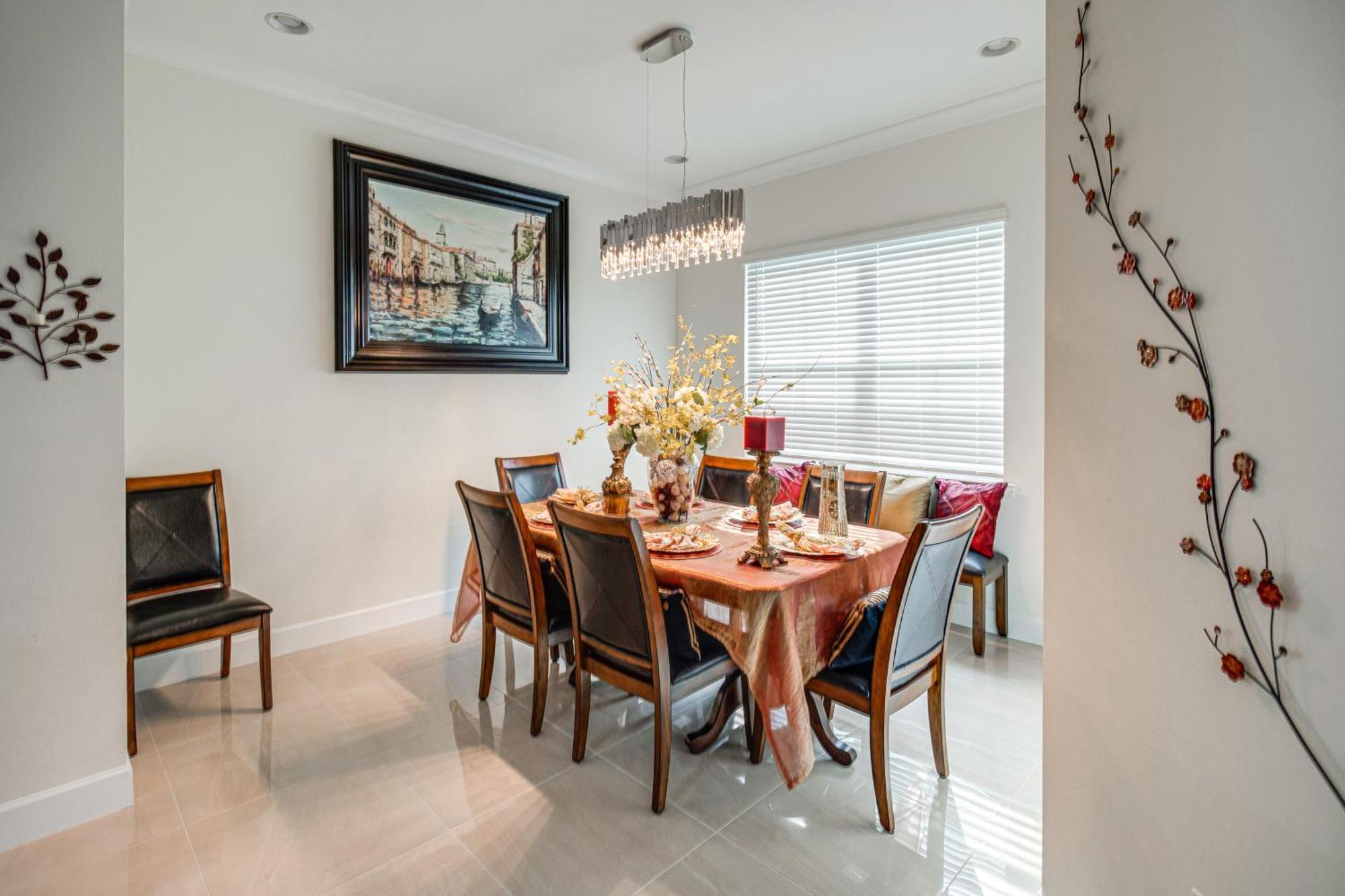 Beautiful Getaway With Pool Access! Naples