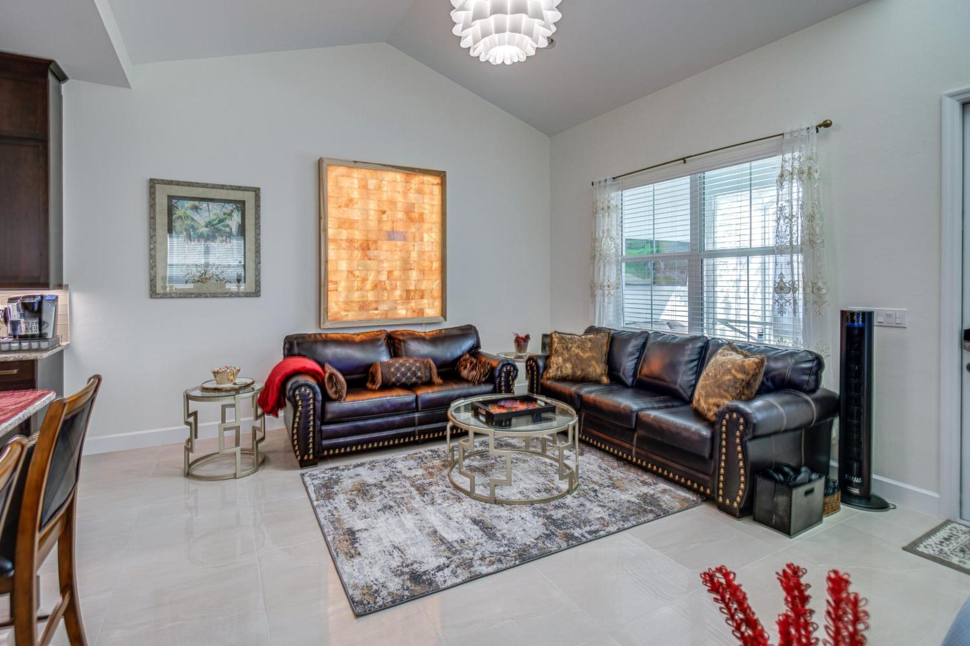 Beautiful Getaway With Pool Access! Naples