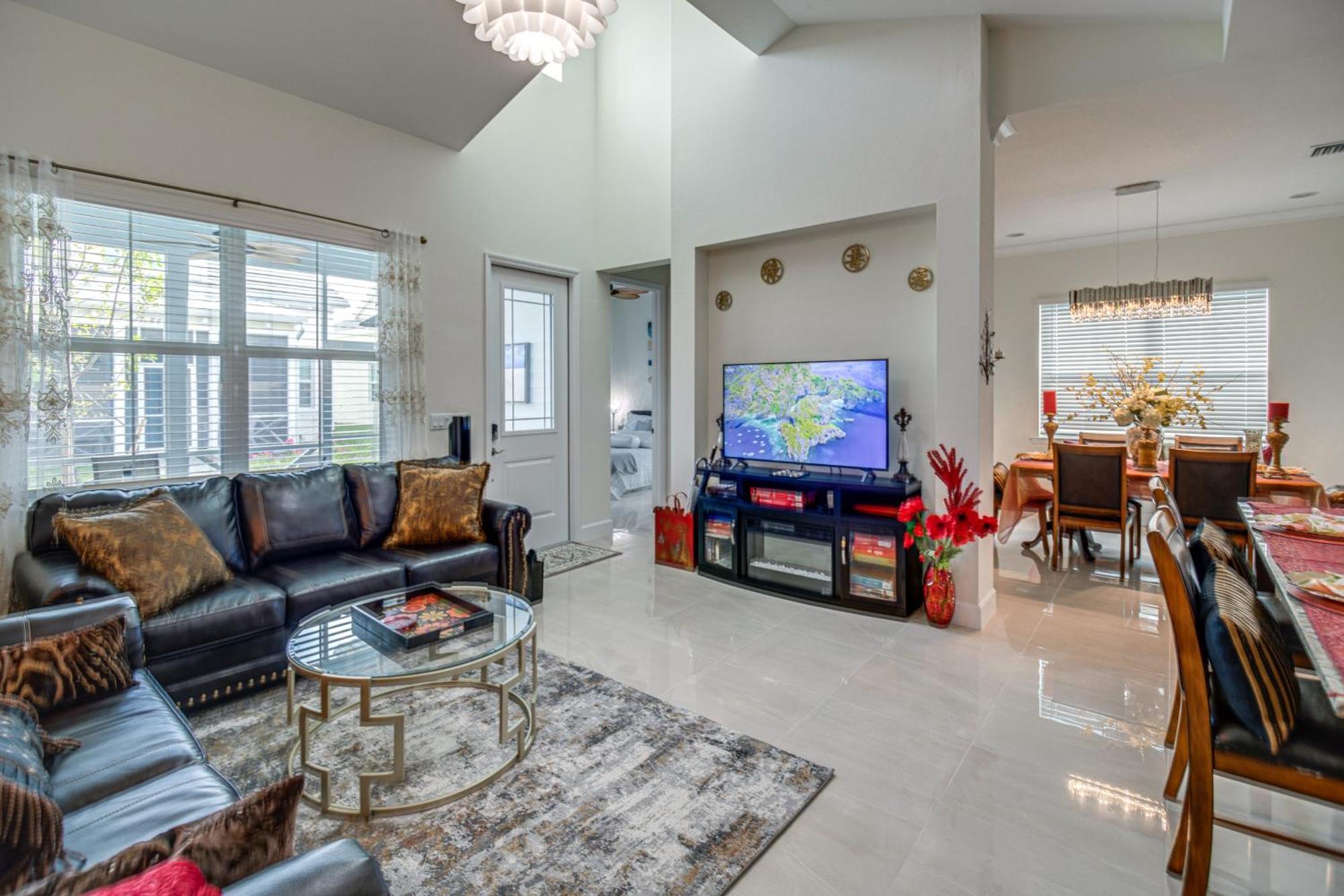Beautiful Getaway With Pool Access!