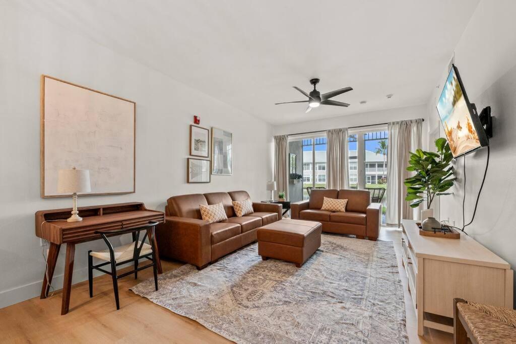 Villa Luxurious Golf W/ Pool And Amenities!
