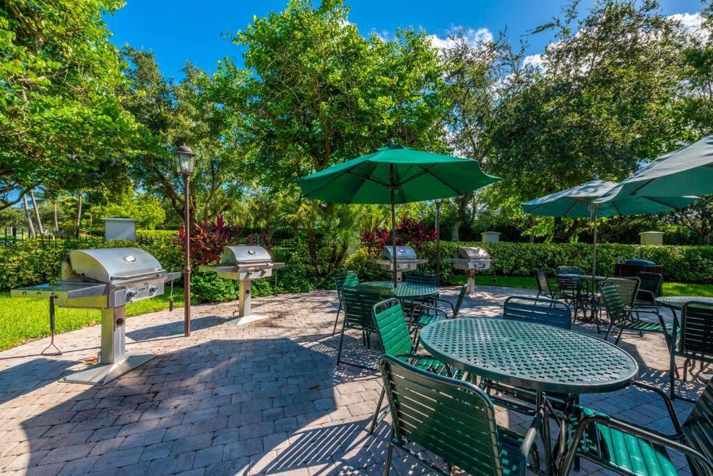 Luxurious Golf W/ Pool And Amenities! *