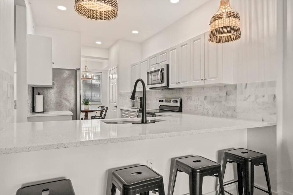 Luxurious Golf W/ Pool And Amenities! Villa Naples